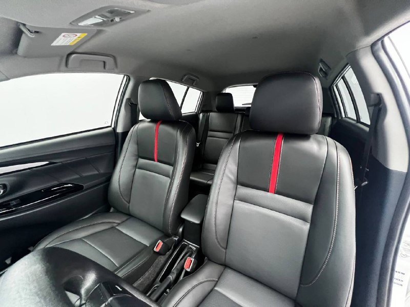 Toyota Yaris L 2022 фото 6