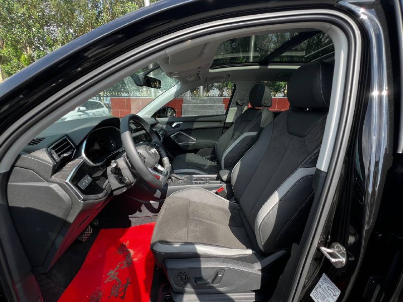 Audi Q3 2021 фото 4