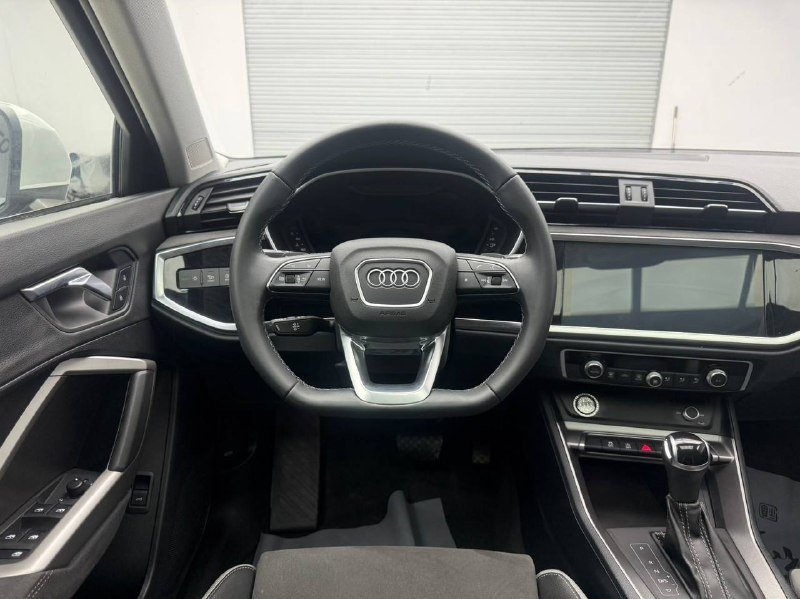 Audi Q3 2022 фото 7