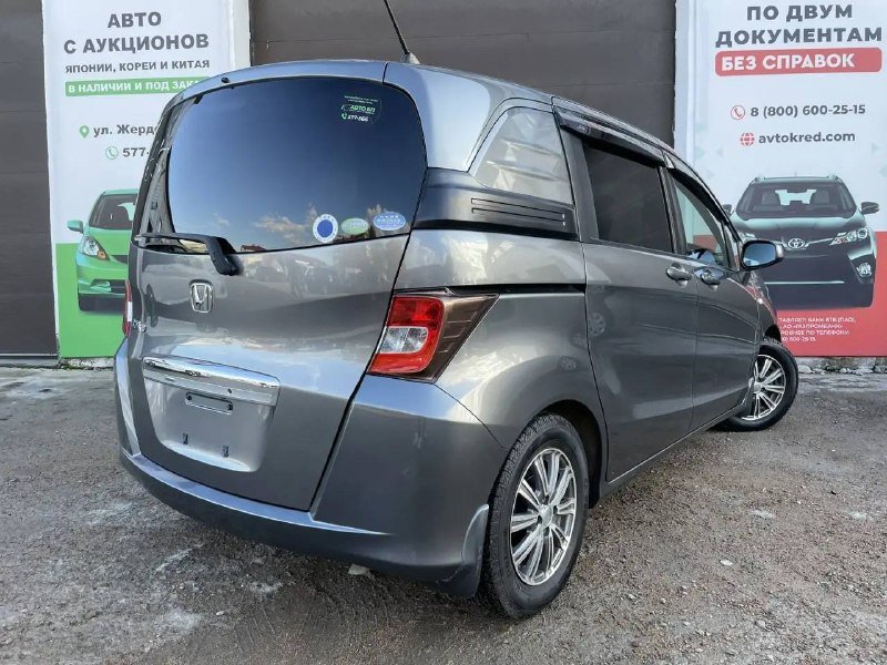 Honda FREED SPIKE 2011 фото 3