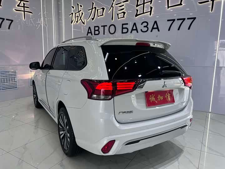 Mitsubishi Outlander Comfort line 2023 фото 4