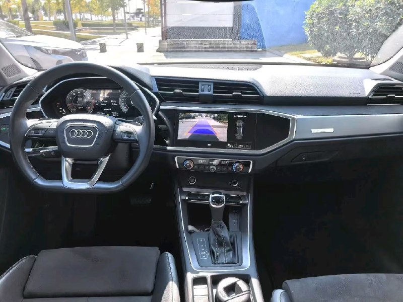Audi Q3 2023 фото 5