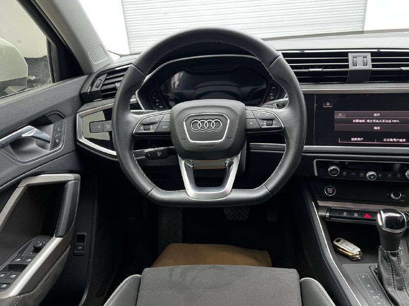 Audi Q3 2022 фото 7