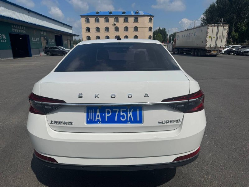 Skoda Superb 2021 фото 3