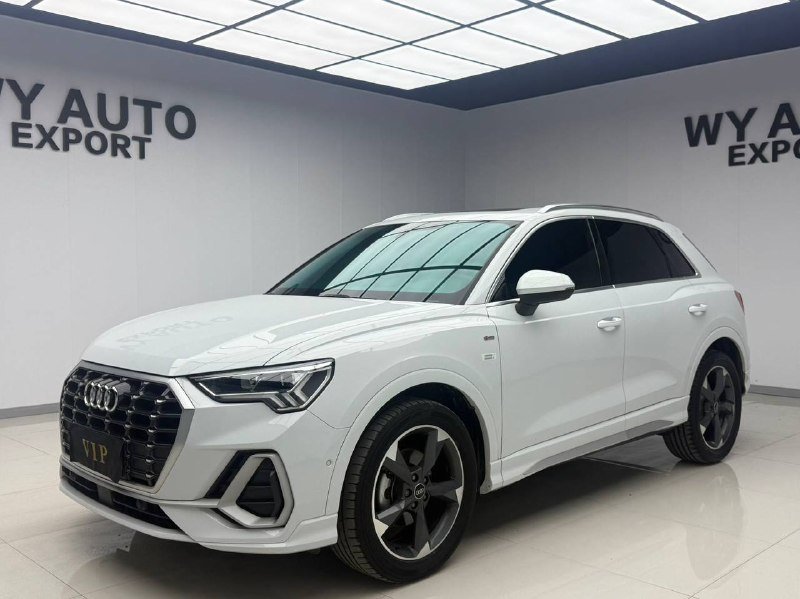 Audi Q3 2022 фото 1