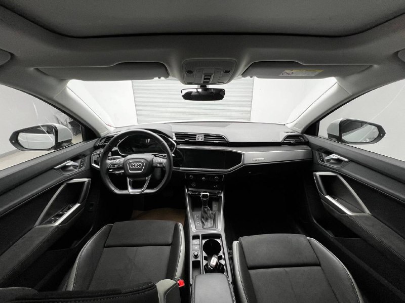 Audi Q3 2022 фото 8