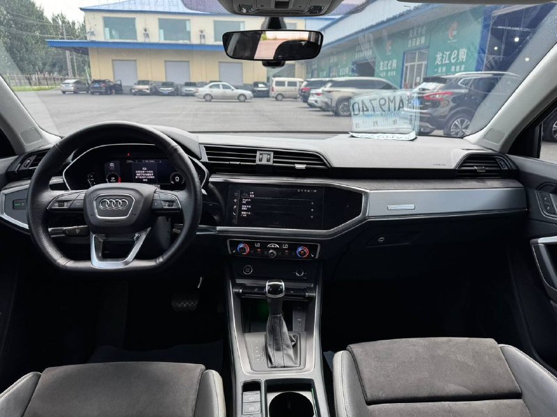 Audi Q3 2021 фото 8