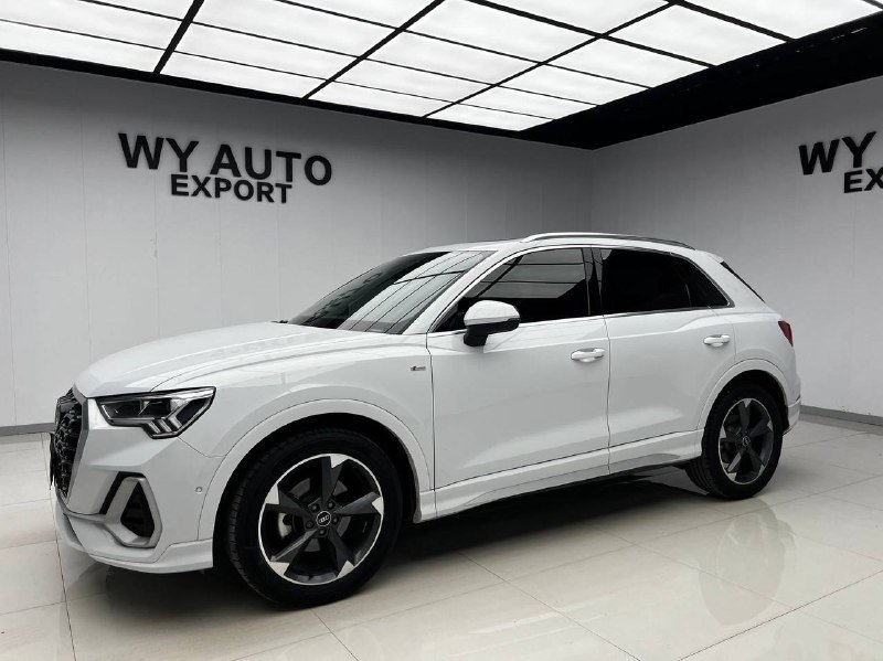 Audi Q3 2022 фото 1