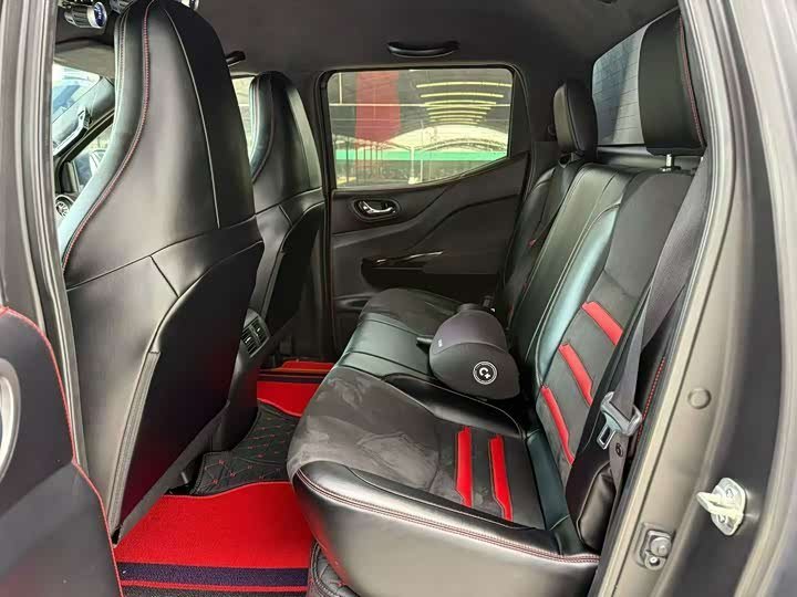 Nissan Navara Premium Closed Van 2024 фото 9