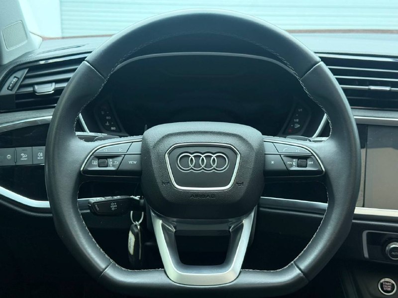 Audi Q3 2022 фото 7