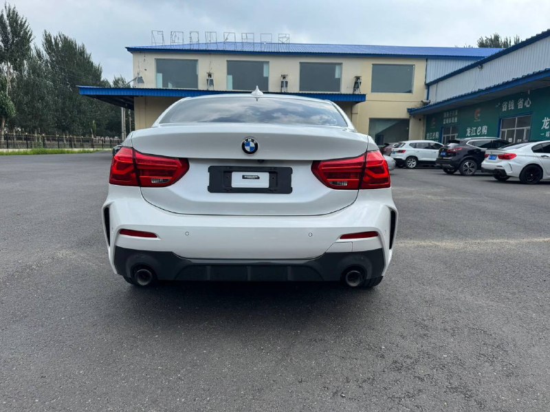 BMW 1 Series 2022 фото 2