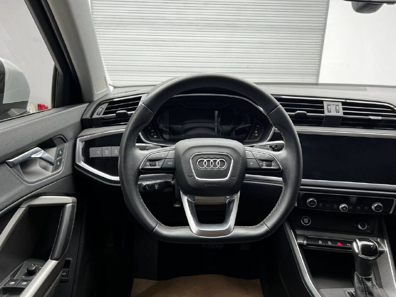 Audi Q3 2022 фото 7