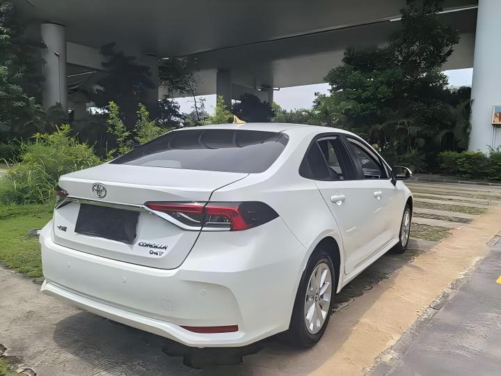 Toyota Corolla 2021 фото 2