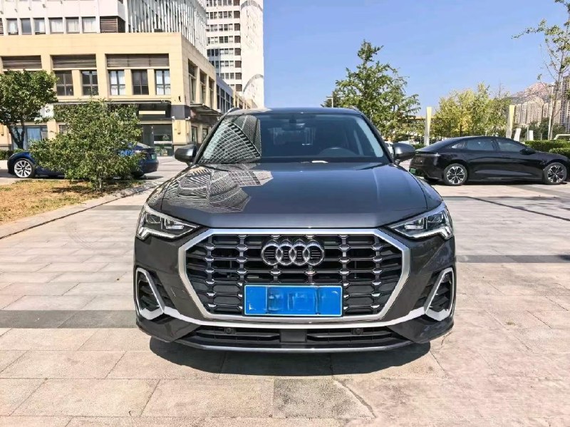 Audi Q3 2023 фото 8