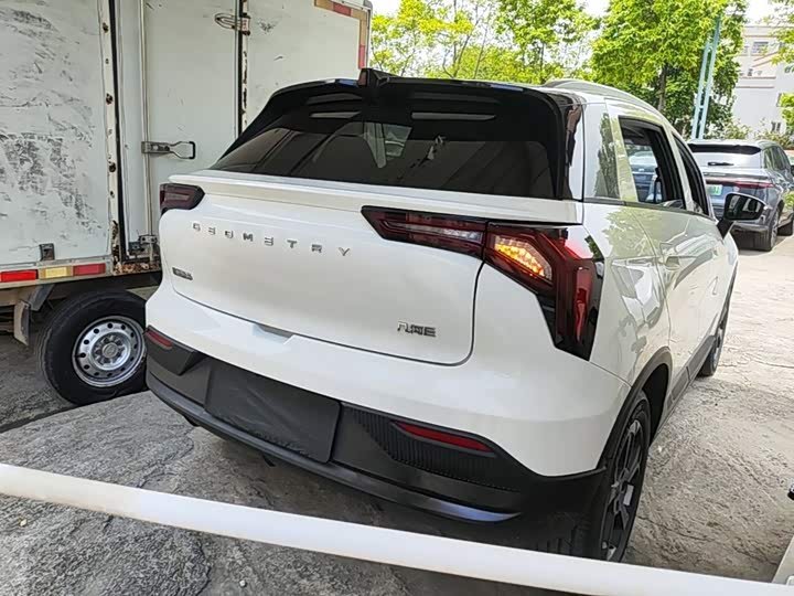 Geely Geometry E Firefly 2023 фото 4