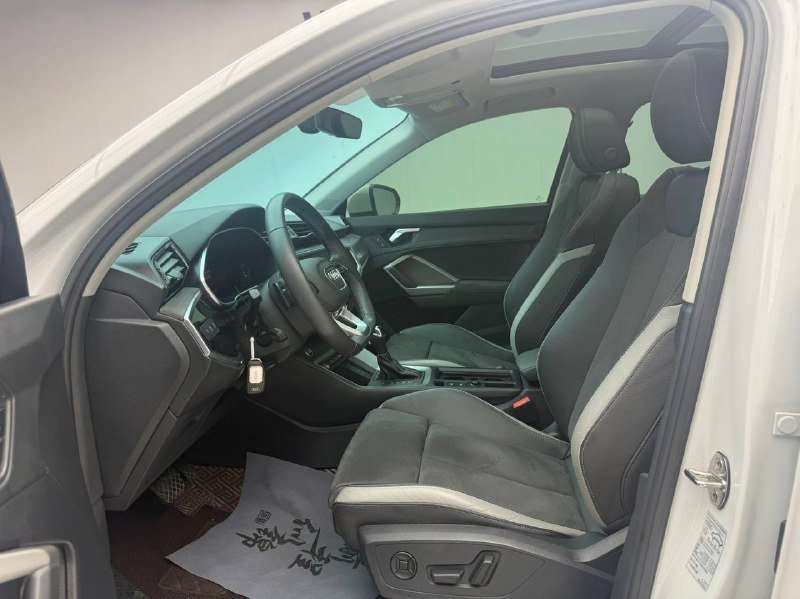 Audi Q3 2022 фото 4