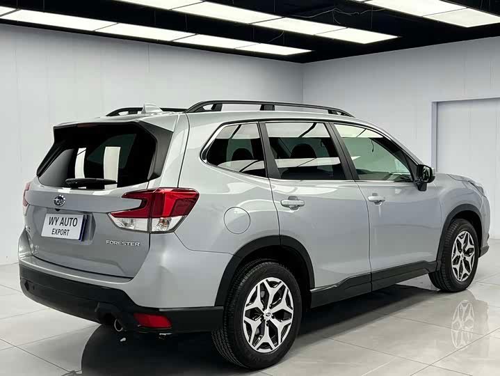 Subaru Forester Luxury Edition 2022 фото 3