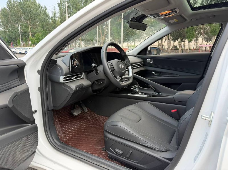 Hyundai Elantra 2023 фото 4