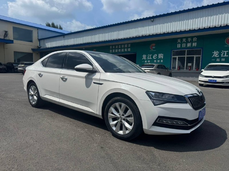 Skoda Superb 2021 фото 2