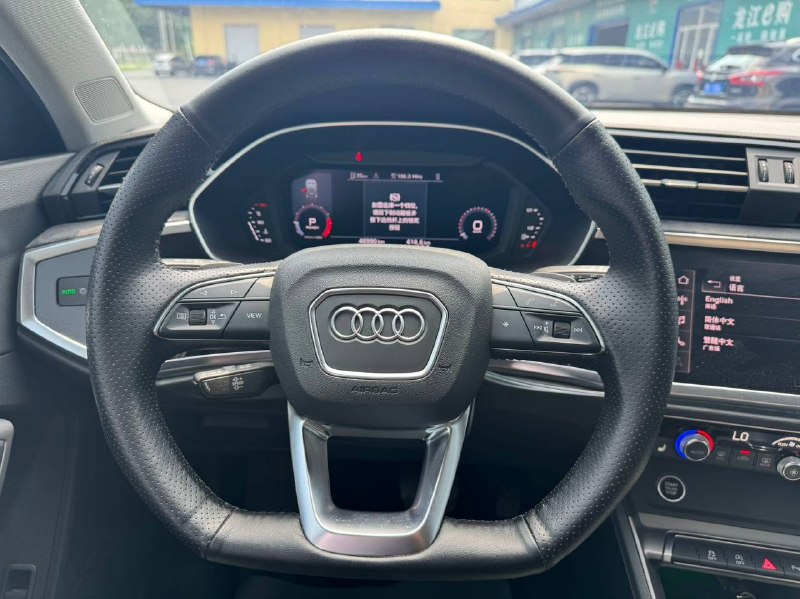 Audi Q3 2021 фото 7