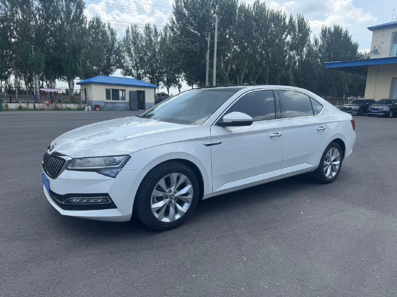 Skoda Superb 2021 фото 1