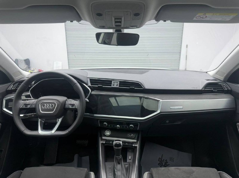 Audi Q3 2022 фото 8