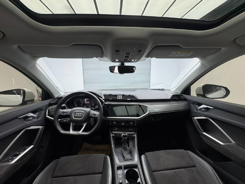 Audi Q3 2022 фото 8