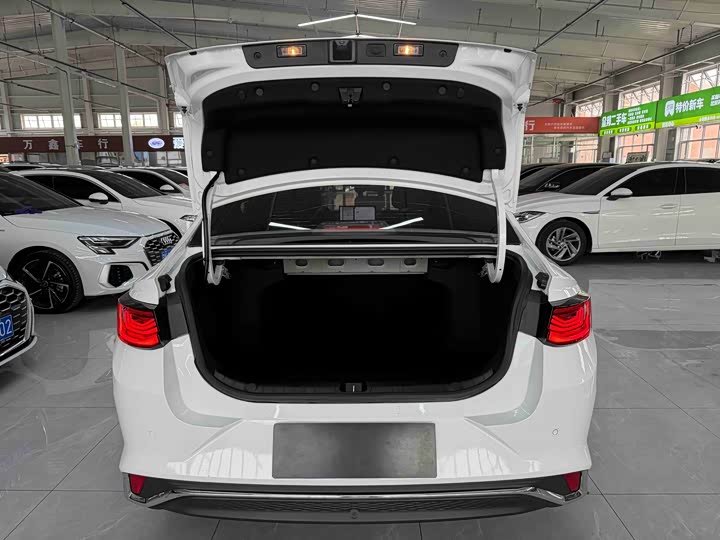 Geely Emgrand L Premium Edition 2022 фото 8