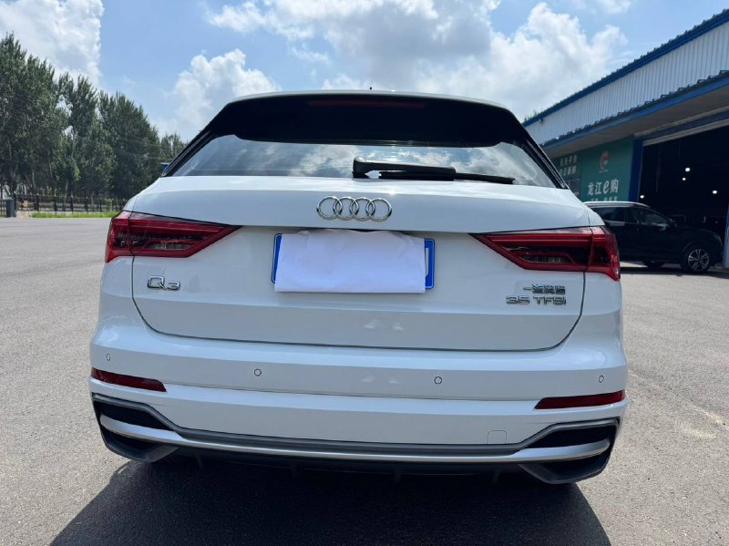 Audi Q3 2021 фото 3