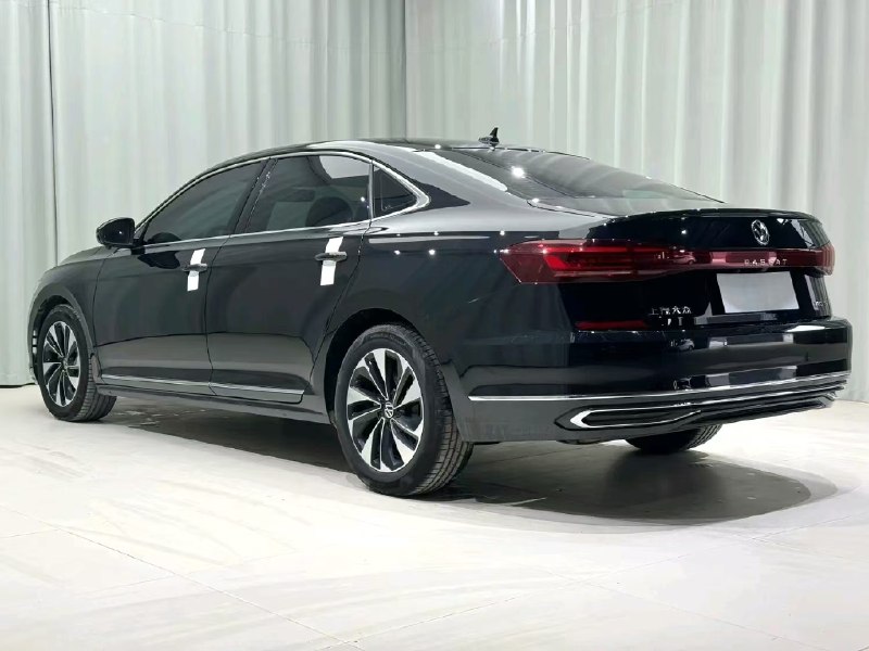 Volkswagen Passat 2023 фото 1
