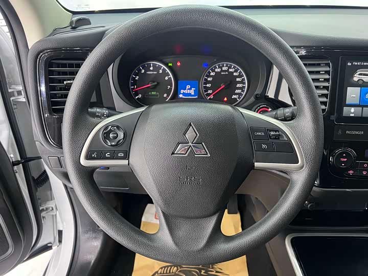 Mitsubishi Outlander Comfort line 2023 фото 8