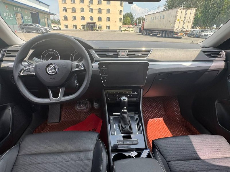Skoda Superb 2021 фото 8