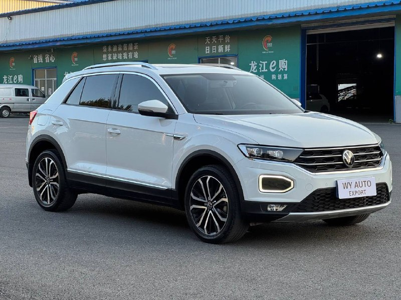 Volkswagen T-Roc 2023 фото 2