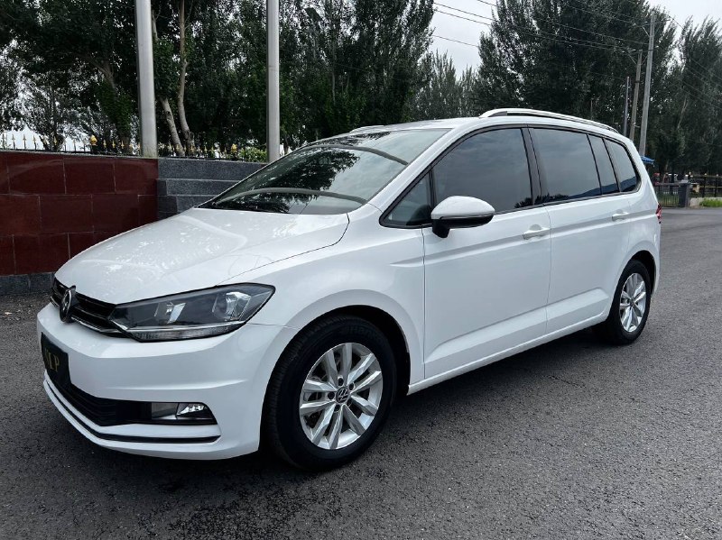 Volkswagen Touran 2021 фото 1