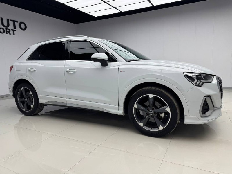 Audi Q3 2022 фото 2