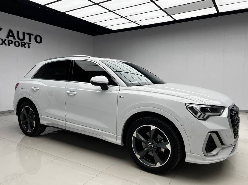 Audi Q3 2022 фото 2