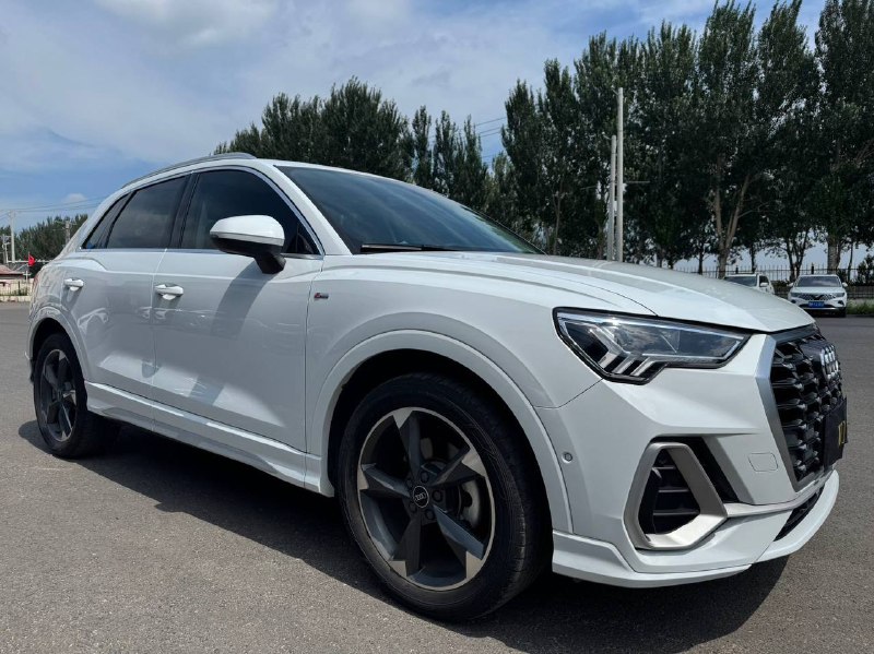 Audi Q3 2021 фото 2
