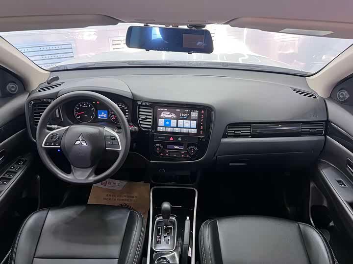 Mitsubishi Outlander Comfort line 2023 фото 9