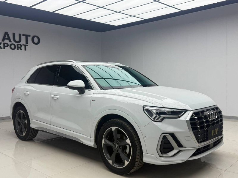 Audi Q3 2022 фото 2