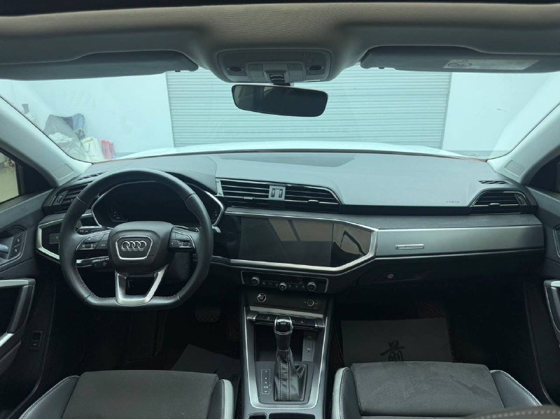 Audi Q3 2022 фото 8