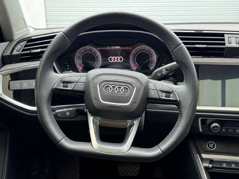 Audi Q3 2022 фото 7