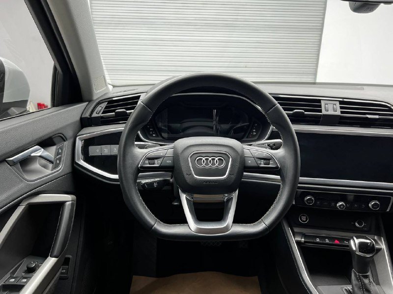 Audi Q3 2022 фото 7