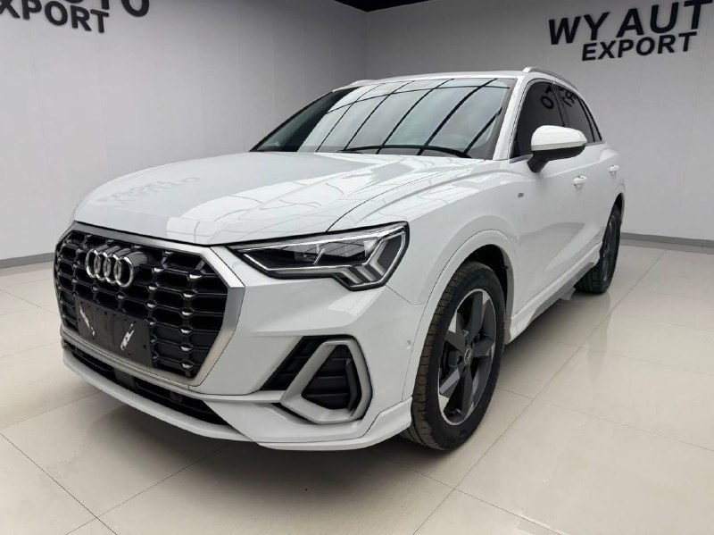 Audi Q3 2022 фото 1