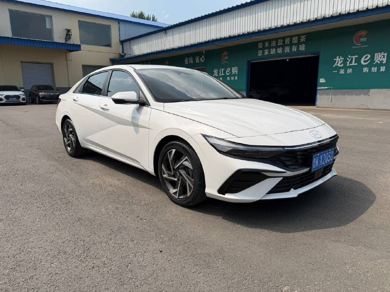 Hyundai Elantra 2023 фото 2