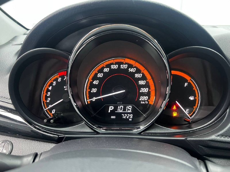 Toyota Yaris L 2022 фото 9