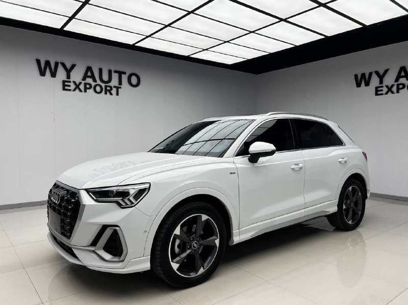 Audi Q3 2022 фото 1