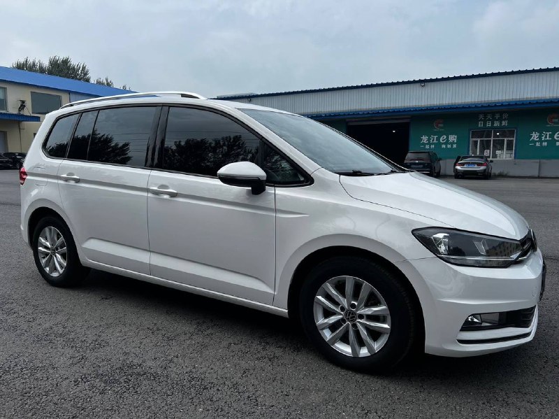 Volkswagen Touran 2021 фото 2