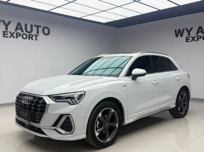 Audi Q3 2022 фото 1