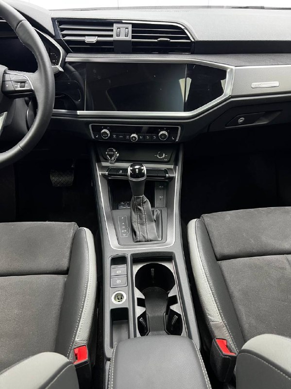 Audi Q3 2022 фото 6