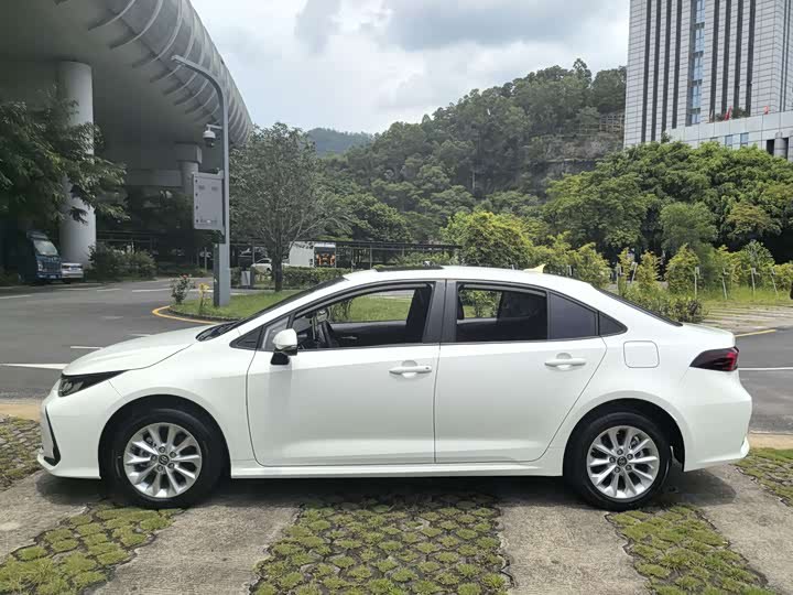 Toyota Corolla 2021 фото 7